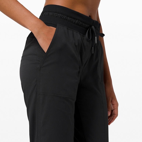 LuLuLemon Studio Crop - Picture 3 of 4